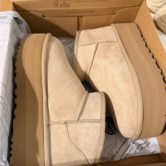 UGG Tan Mini Platform Boots - Picture 1 of 5
